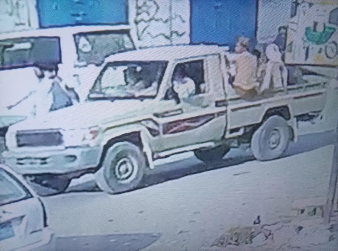 أمن عدن يضبط مجموعة مسلحة أغلقت مدرسة الكويت في منطقة إنماء 1