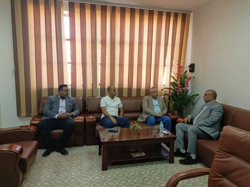 الوزير باذيب يطلع على مستجدات المشاريع الاستراتيجية بشركة تيليمن 1