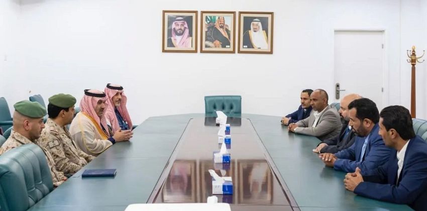 الوفد الحكومي المفاوض يلتقي السفير السعودي لدى اليمن