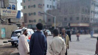 عدن تعيش أزمة مواصلات خانقة.. نفاد الغاز يشل حركة المدينة 3