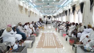 محافظ المهرة يترأس لقاء تشاوري لتعزيز الامن والاستقرار وتحسين الجوانب الأمنية والخدمية 2