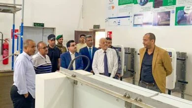 نائب وزير المياه يطلع على المراحل النهائية لمشروع محطة الطاقة الشمسية في حقل بئر ناصر 3