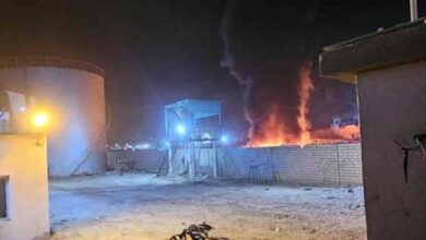 التحالف يقصف ميناء المكلا بعد إنزال معدات عسكرية عبر سفينتين 4