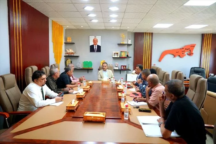 وزير الدولة محافظ عدن يناقش إجراءات عاجلة لمعالجة أزمة الغاز