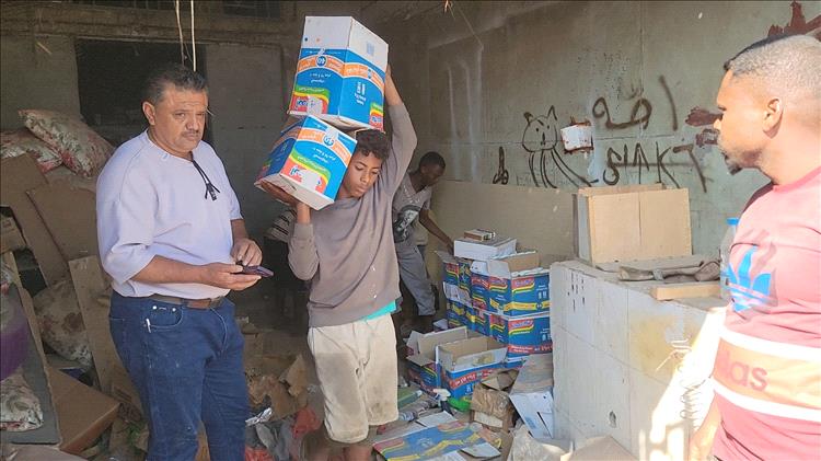 عدن.. ضبط 4 أطنان من المواد الفاسدة قبل وصولها للأسواق