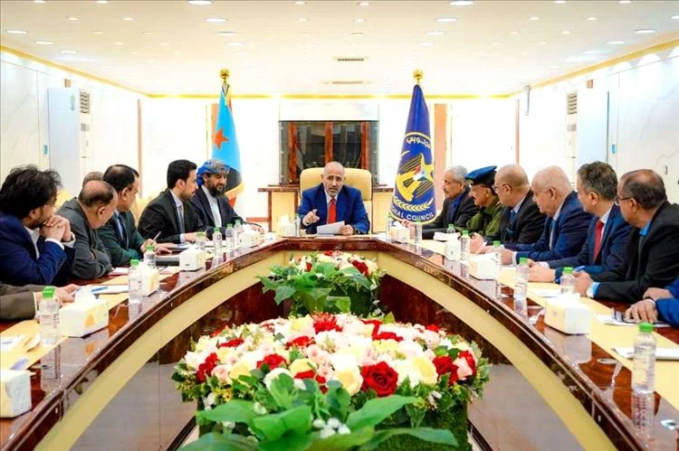 الزبيدي يجتمع بقيادات المجلس الانتقالي في عدن ويكشف خطوات عاجلة 1