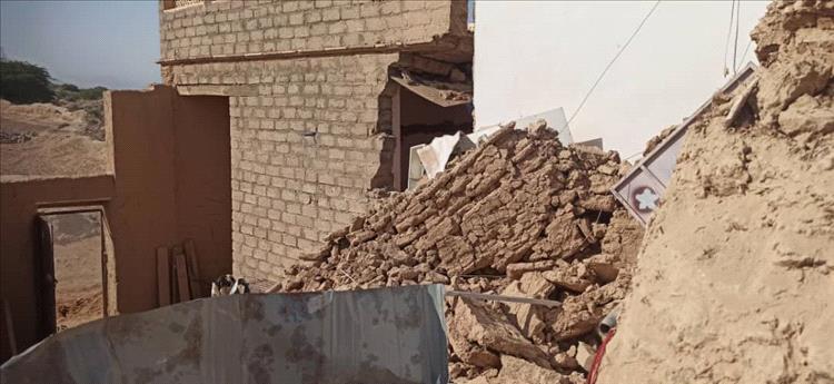مأساة في المخارم: انهيار منزل يوقع قتلى ومصابين 1