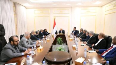 العليمي يحذر من أي محاولة للالتفاف على القرارات السيادية! 2