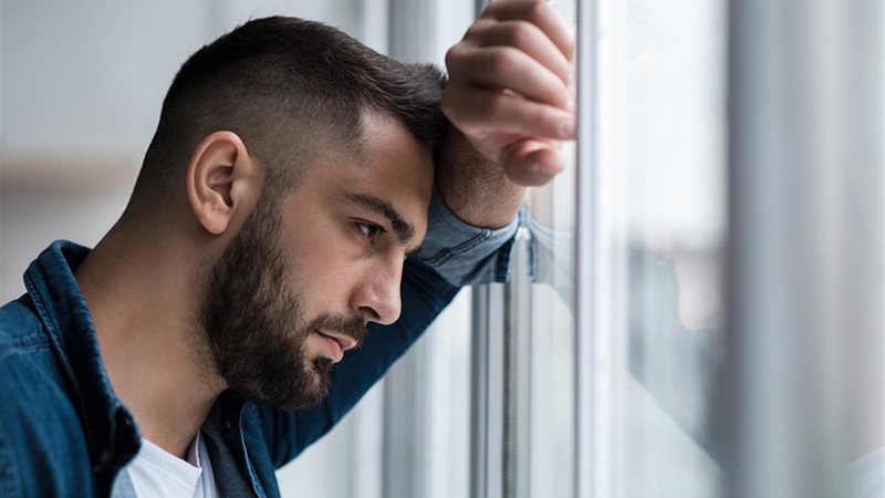 دراسة صادمة: التعليم العالي والحالة النفسية وراء العزوبية الطويلة لدى الشباب 1