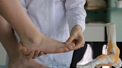 أطباء يحذرون: هذه العلامات في قدميك قد تعني أنك مصاب بمرض قاتل دون أن تدري 2