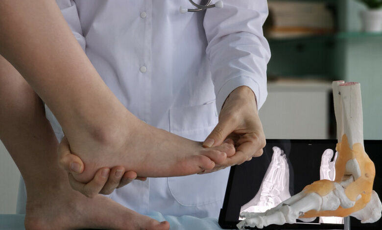 أطباء يحذرون: هذه العلامات في قدميك قد تعني أنك مصاب بمرض قاتل دون أن تدري 2