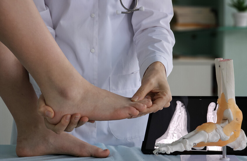 أطباء يحذرون: هذه العلامات في قدميك قد تعني أنك مصاب بمرض قاتل دون أن تدري 1