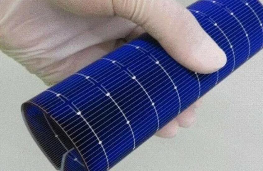 ابتكار صيني مذهل: لوحة شمسية رقيقة كالورقة تغير مستقبل الطاقة! 1