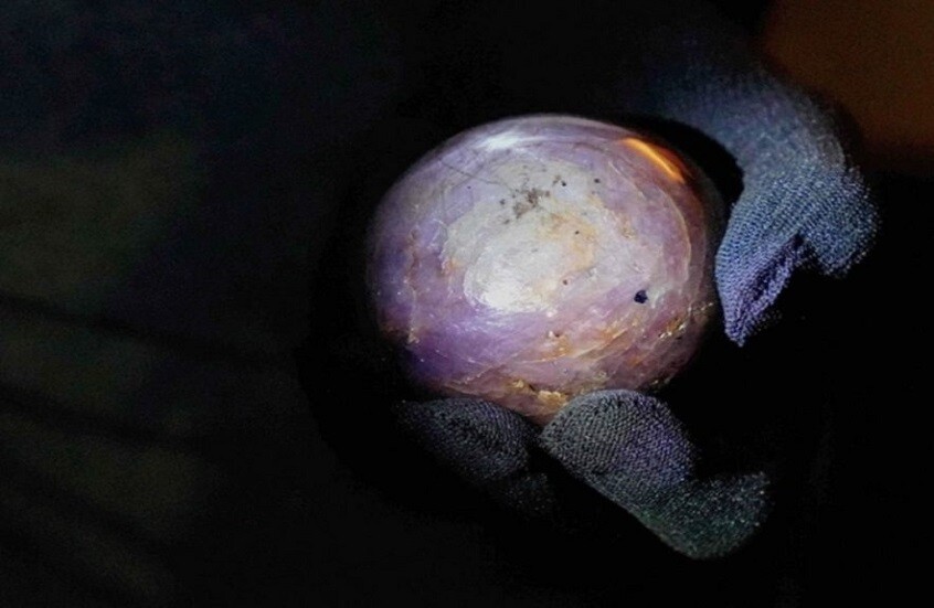 سريلانكا تفاجئ العالم: اكتشاف أكبر ياقوتة على الإطلاق! 1