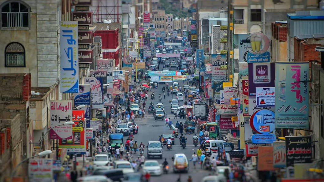 تعز على صفيح ساخن: مضاربات العملة وجشع التجار يخنقان لقمة عيش المواطنين 1