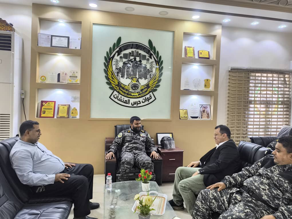 قائد قوات حرس المنشآت يلتقي مدير البنك اليمني للانشاء والتعمير 1