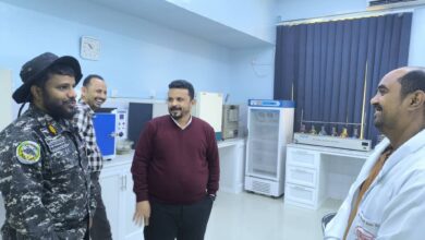 قائد قوات حرس المنشآت يزور المختبرات الطبية في عدن 2