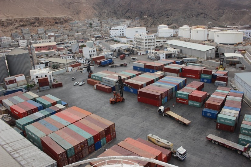 ميناء المكلا يعود للعمل بكامل طاقته: إنجاز اقتصادي ينعش حركة الاستيراد والتصدير 1