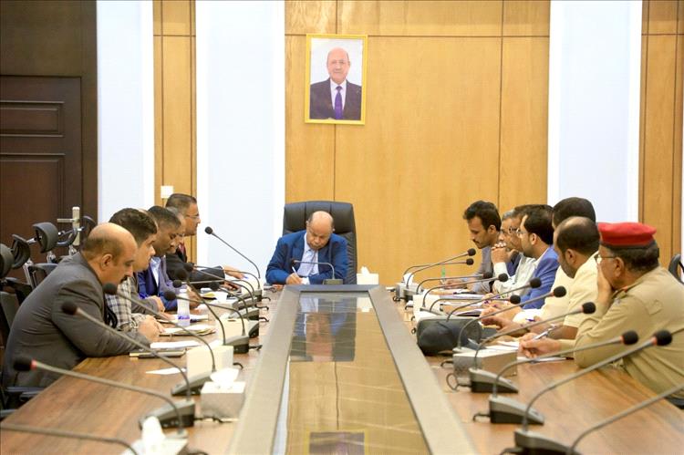 محافظ حضرموت يوجّه بتعزيز الخدمات وتطبيع الحياة بعد الأحداث الأخيرة 1