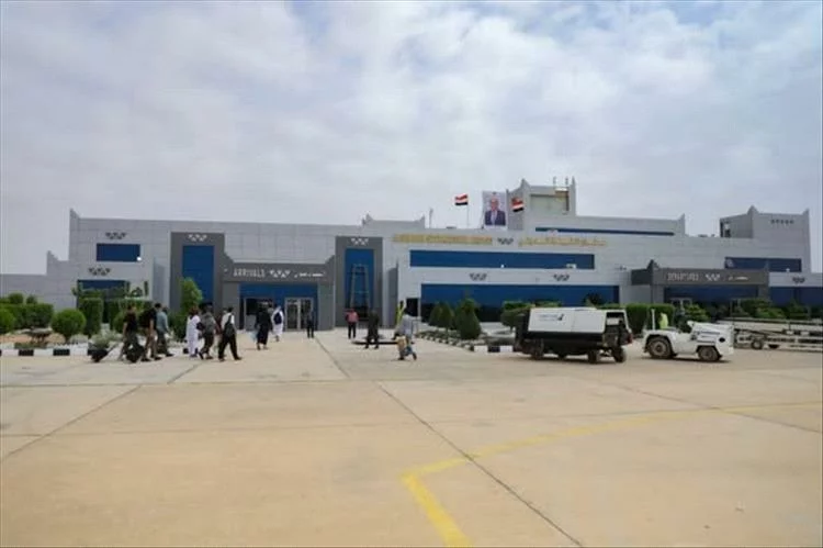 الخطوط اليمنية تستأنف رحلات نقل العالقين عبر الغيضة.. ومسار جديد إلى سقطرى وعدن 1