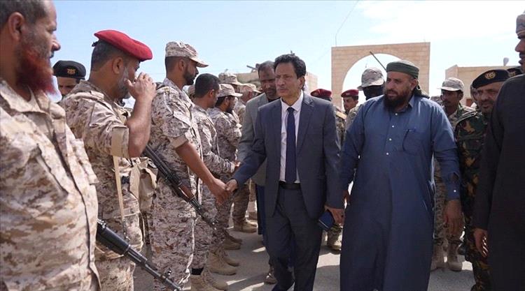 محافظ المهرة يتفقد جاهزية وحدات محور الغيضة 1