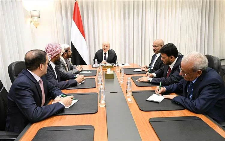 عاجل | مجلس القيادة الرئاسي يصدر حزمة قرارات مفصلية تغيّر المشهد السياسي في اليمن 1