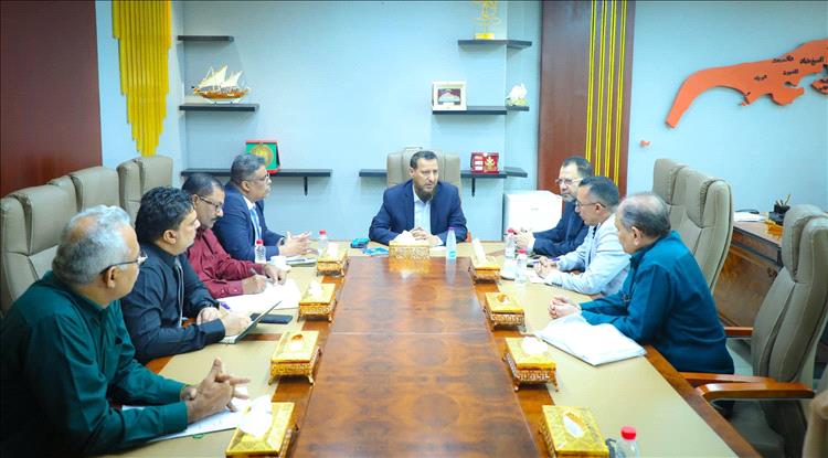 محافظ عدن يعلن إعادة فتح مكتب الرقابة والمحاسبة لتعزيز الشفافية وحماية المال العام