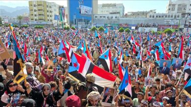 متظاهرون في خور مكسر يطالبون بحل عادل وشامل للقضية الجنوبية 2