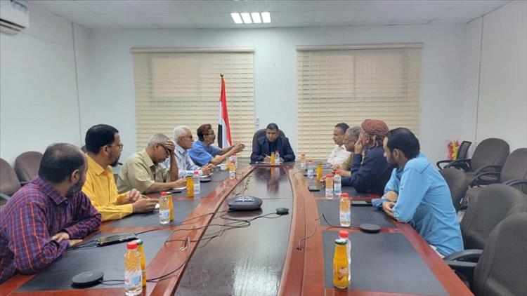 اجتماع يناقش ضبط أسعار الأسماك وتنظيم مراكز الإنزال في عدن 1