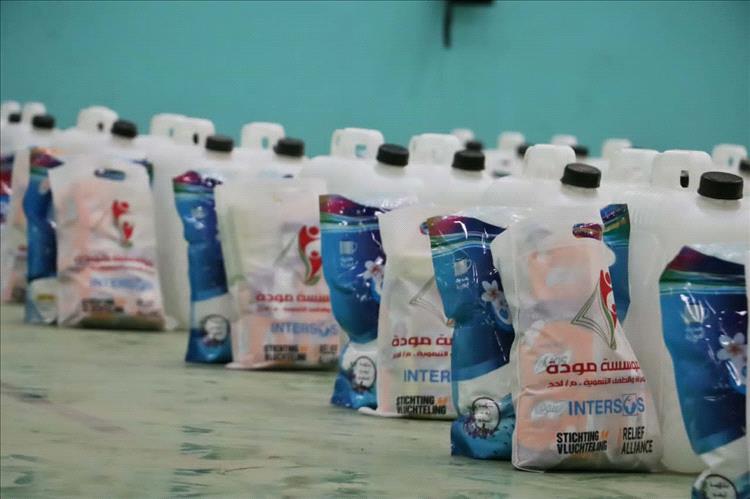 مؤسسة مودة تنفذ توزيع حقائب صحية للأسر المستهدفة في الحوطة بدعم مشروع الاستجابة المشتركة DRA 1