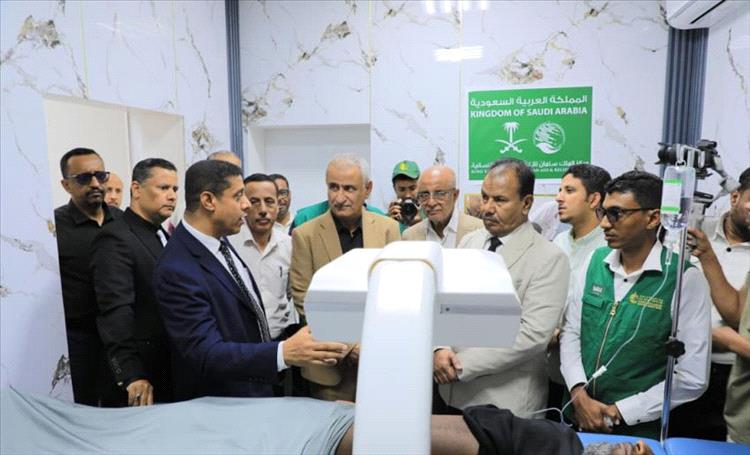 وكيل محافظة حضرموت يفتتح وحدة تفتيت الحصوات بالموجات التصادمية (ESWL) 1
