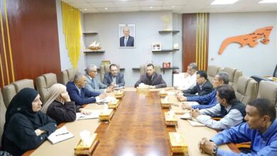 حياة أفضل للمعلمين.. محافظ عدن يقر زيادة الحوافز ويطلق حملة نظافة بالمدارس 4