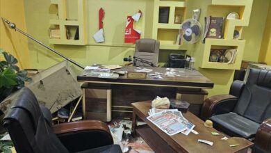 تصعيد خطير ضد الصحافة في عدن.. مسلحون يقتحمون مقر صحيفة عدن الغد 2