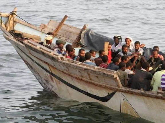 نزول 120 مهاجرا أفريقيا على ساحل عرقة مديرية رضوم بمحافظة شبوة 1