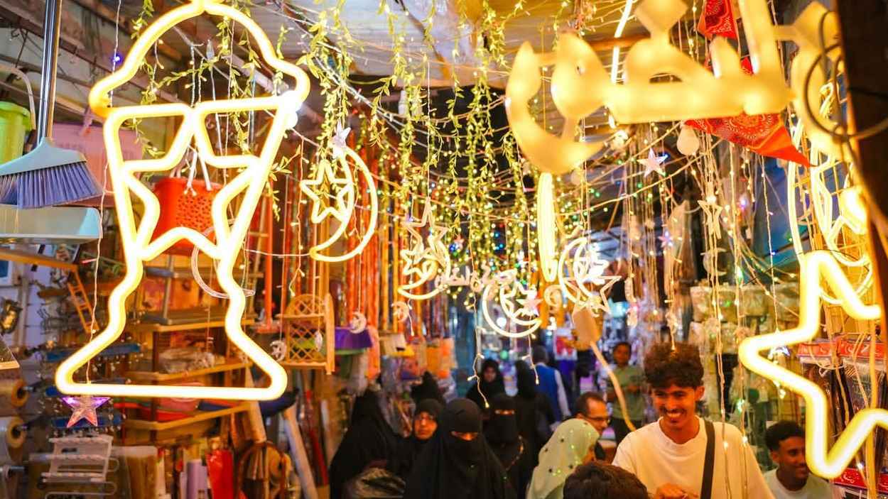 عدن تستقبل رمضان باستقرار خدمي وانتعاش في الأسواق 1