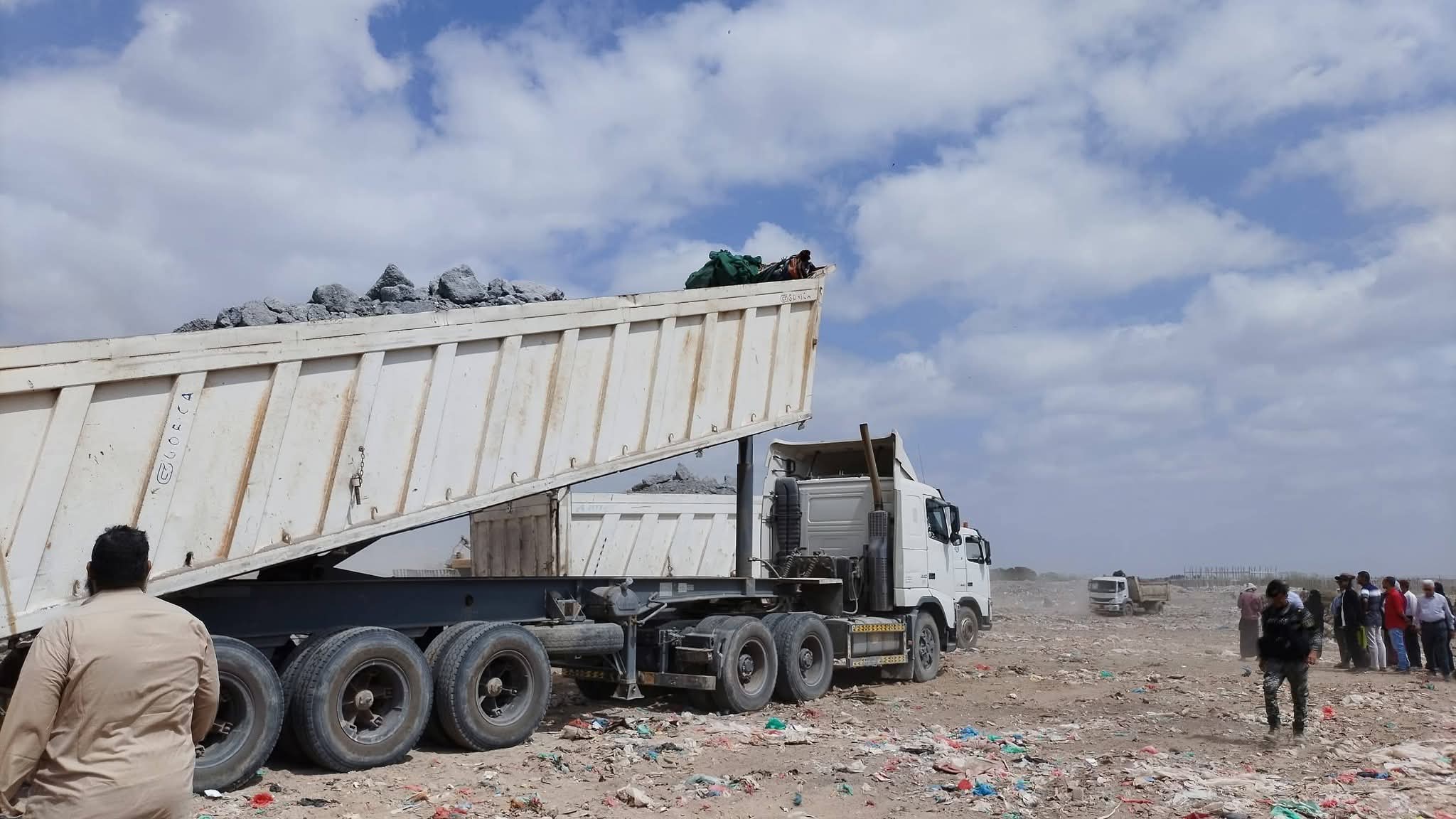 عدن: إتلاف 300 طن من مواد محظورة تستخدم في صناعة الإسمنت 1