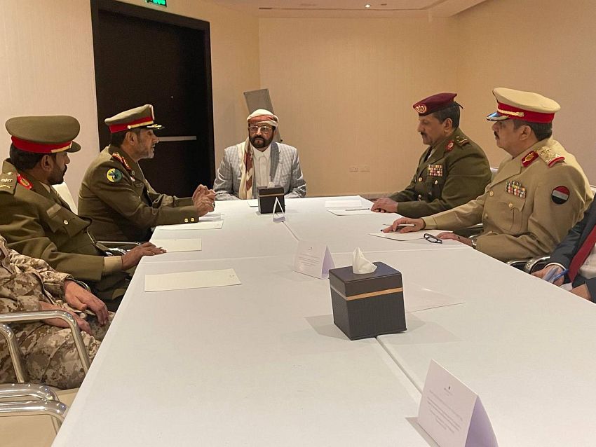 العرادة يلتقي رئيس هيئة الأركان والقيادات العسكرية المشاركة في معرض الدفاع العالمي 2026 1