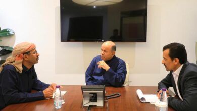 عضو مجلس القيادة الرئاسي سالم الخنبشي يؤكد أهمية التنسيق بين السلطات المحلية ووزارة النفط 3