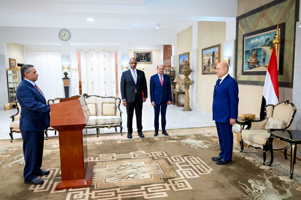 وزير التعليم العالي والبحث العلمي يؤدي اليمين الدستوري امام رئيس مجلس القيادة الرئاسي