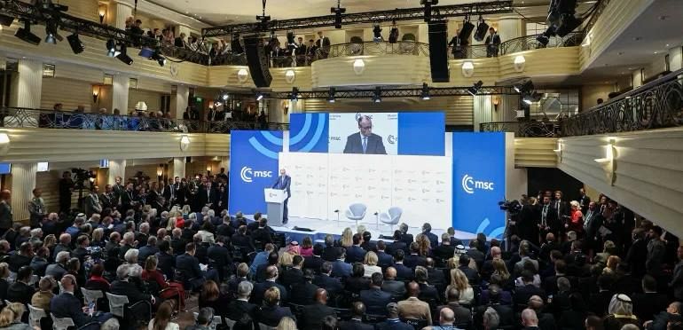 رئيس مجلس القيادة يشارك في الجلسة الافتتاحية لمؤتمر الامن الدولي 1