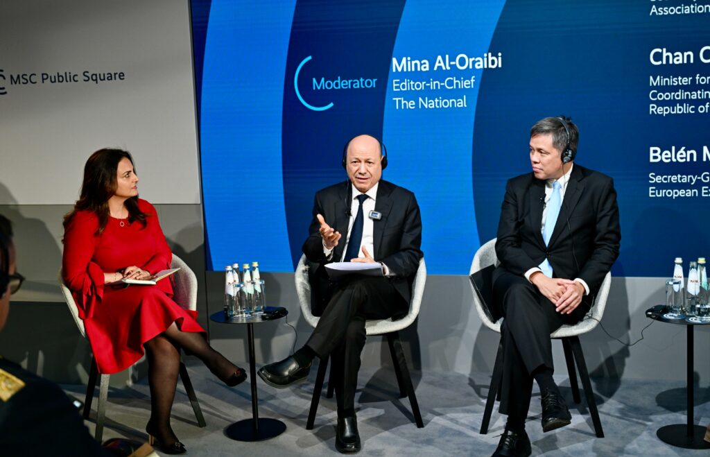 رئيس مجلس القيادة: أمن الممرات المائية مرهون ببناء مؤسسات الدولة اليمنية وردع الجماعات الإرهابية