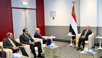 رئيس مجلس القيادة يؤكد اهمية الزخم الخليجي لبناء مؤسسات الدولة وإنهاء الانقلاب 4