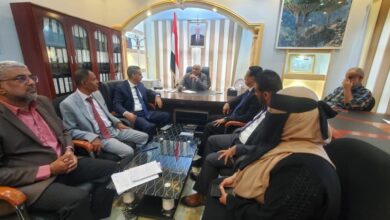 وزير الإدارة المحلية يترأس اجتماعاً موسعاً بقيادة وموظفي الوزارة في عدن 2