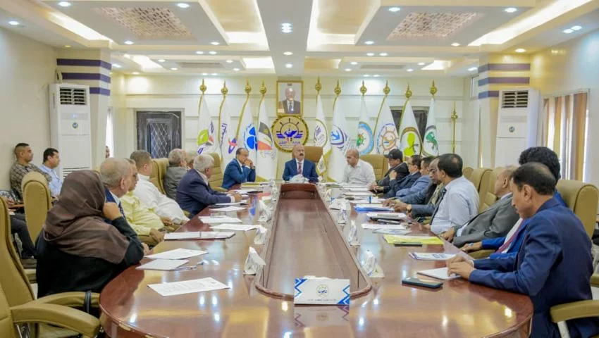 وزير النقل يترأس اجتماعاً لمناقشة أولويات المرحلة الراهنة وتعزيز كفاءة الأداء المؤسسي 1