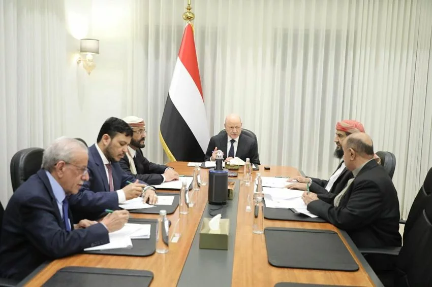 مجلس القيادة يؤكد دعمه الكامل للبرنامج الحكومي ويشيد بجهود المملكة للنهوض بأوضاع المحافظات المحررة 1