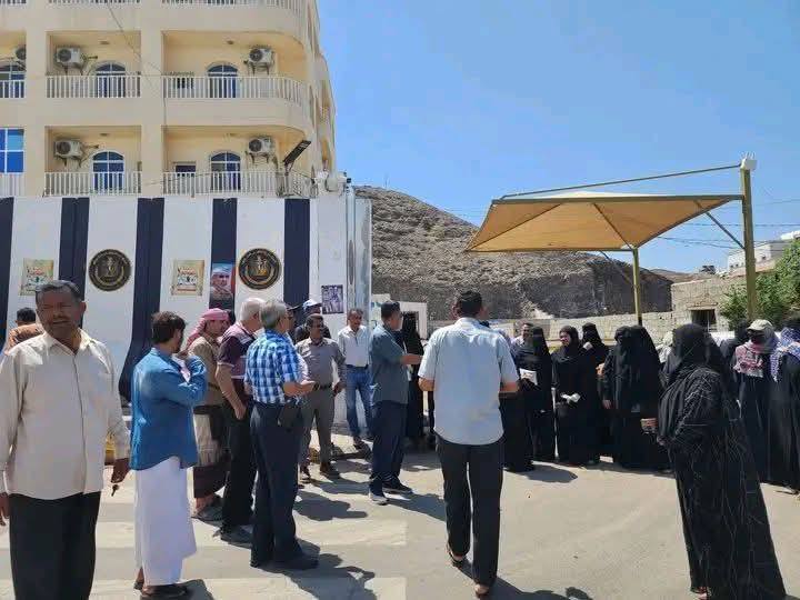 عدن: قوة عسكرية تغلق مقر المجلس الانتقالي 1