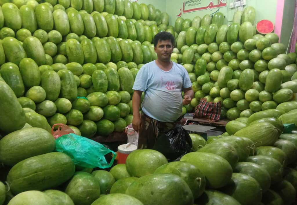 البطيخ يتربع على موائد اليمن.. طعمه منعش وسعره مناسب 1