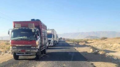 ازدحام مروري خانق في نقطة الفلج بين مأرب والبيضاء مع قرب رمضان 3