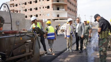 وزير الأشغال يدشن انطلاق أعمال إسفلت طريق التقنية إنماء في المنصورة بعدن 3