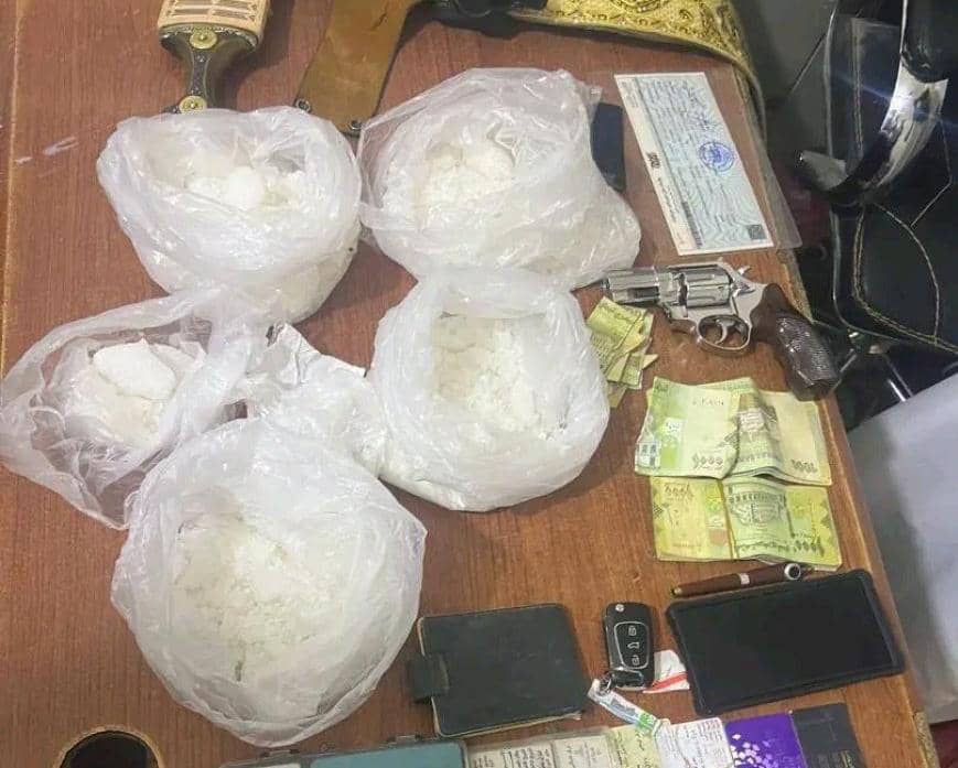 قوات درع الوطن بالمهرة تضبط كميات من مخدر الشبو وتلقي القبض على أحد المروجين في شحن 1